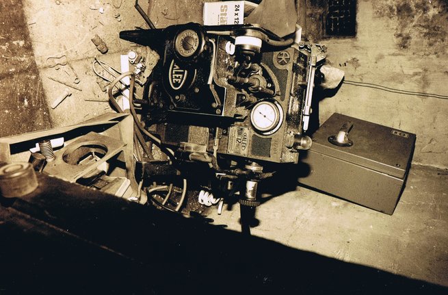 A Kalee Projector in peices
